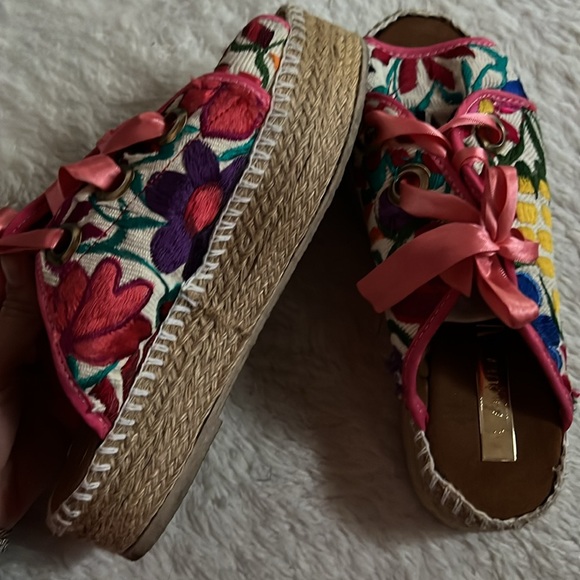 Colorful espadrille like shoes - Picture 2 of 4
